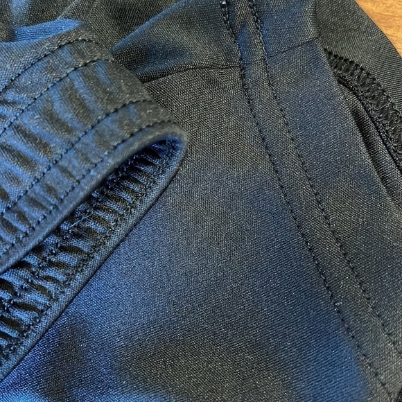 Under armour 2T shorts in black - Picture 5 of 5